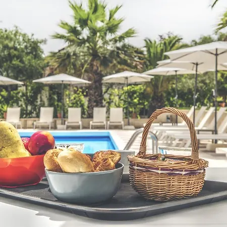 アパートホテル The Palm Garden - Idyllic Pool In A Oasis エルモネス